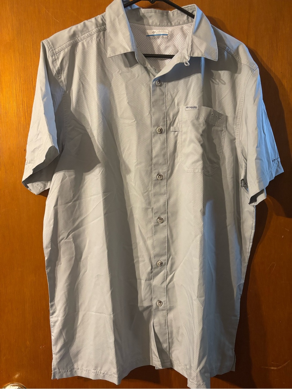 Columbia Men's Light Gray Short Sleeve Button-Down Shirt - Breathable Casual